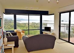 Redbill Beach House Bicheno - Bicheno - Living room