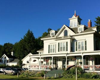 Center Harbor Sutton House B & B - Center Harbor - Building