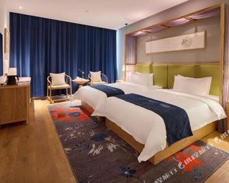 Qian Na Hotel (Xinxiang Hualan Avenue, Pangdonglai Shopping Plaza) - Xinxiang - Bedroom