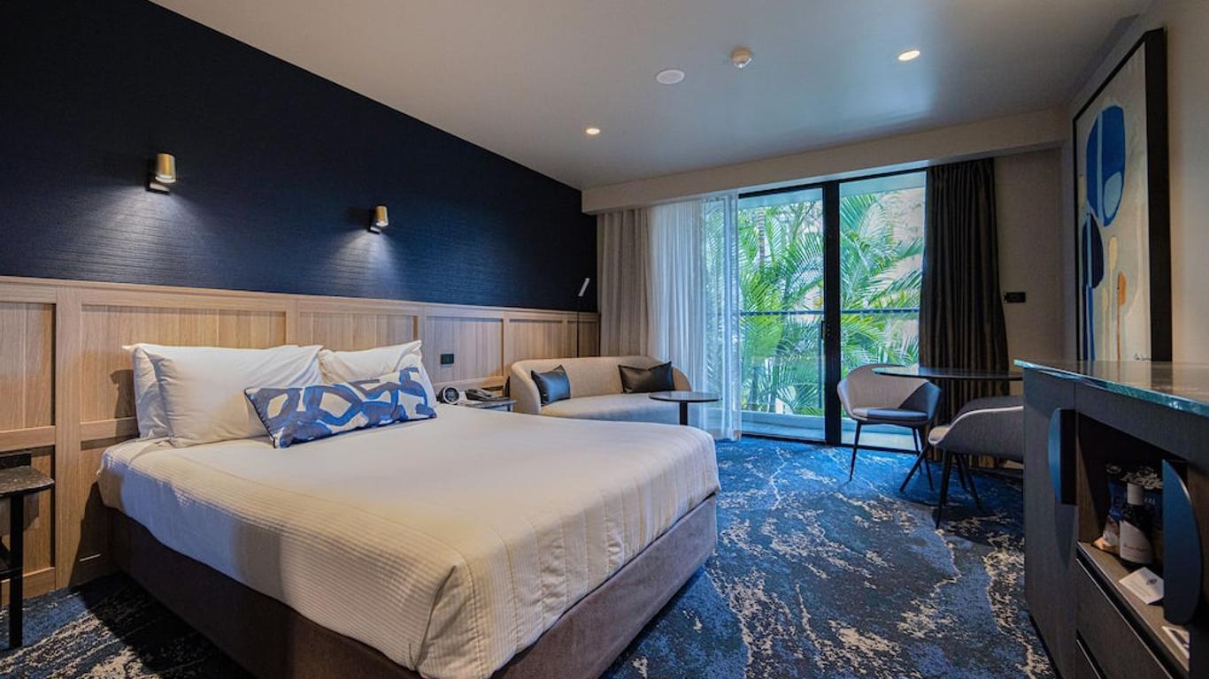 ذي إكزجيوتيف إن