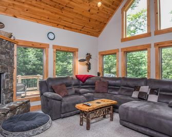 Canopy Escape | Quiet Location Near Wisp Resort! - McHenry - Sala de estar