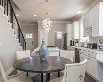 4046 · Modern condo in Hillcrest/Mission Hills - San Diego - Dining room