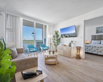 Beach Apartments by Avi Real Estate - Fort Lauderdale - Living room
