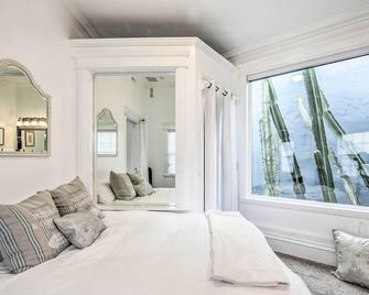 San Diego Home w/ Deck & Yard - 2 Blocks to Bay! - سان دييغو - غرفة نوم