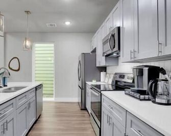 All Masters, 22ft Ceilings! - San Antonio - Cocina