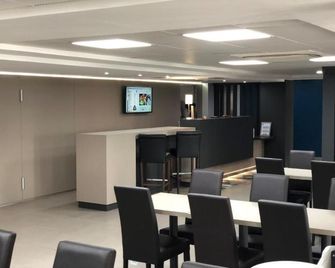 Brit Hotel Confort Roissy Saint Witz - Saint-Witz - Restaurace