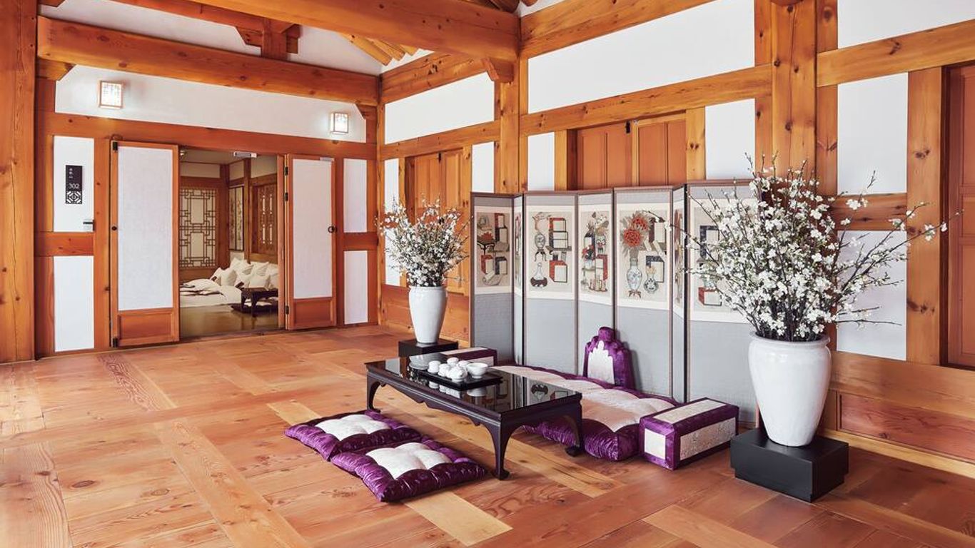 Hanok Stay Namwonyechon by Kensington