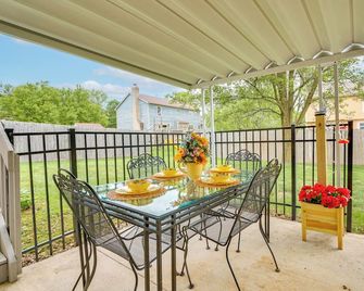 17 Mi to Columbus: Pickerington Home w/ Fire Pit! - Pickerington - Balcone