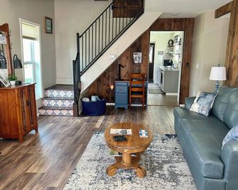 Completely Renovated Home with Mountain Views - White Sulphur Springs - Living room