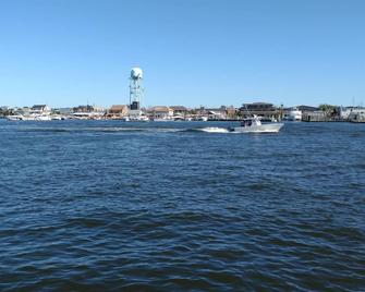 OCEAN BEACH, Fire Island, 3 bedroom, close to ferry, village and all beaches! - Ocean Beach