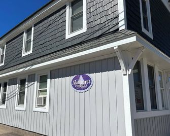 3BR Beachfront Getaway – Behind Owner’s Home - Sylvan Beach - Edificio