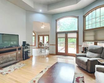 Beautiful Adventure - McHenry - Living room