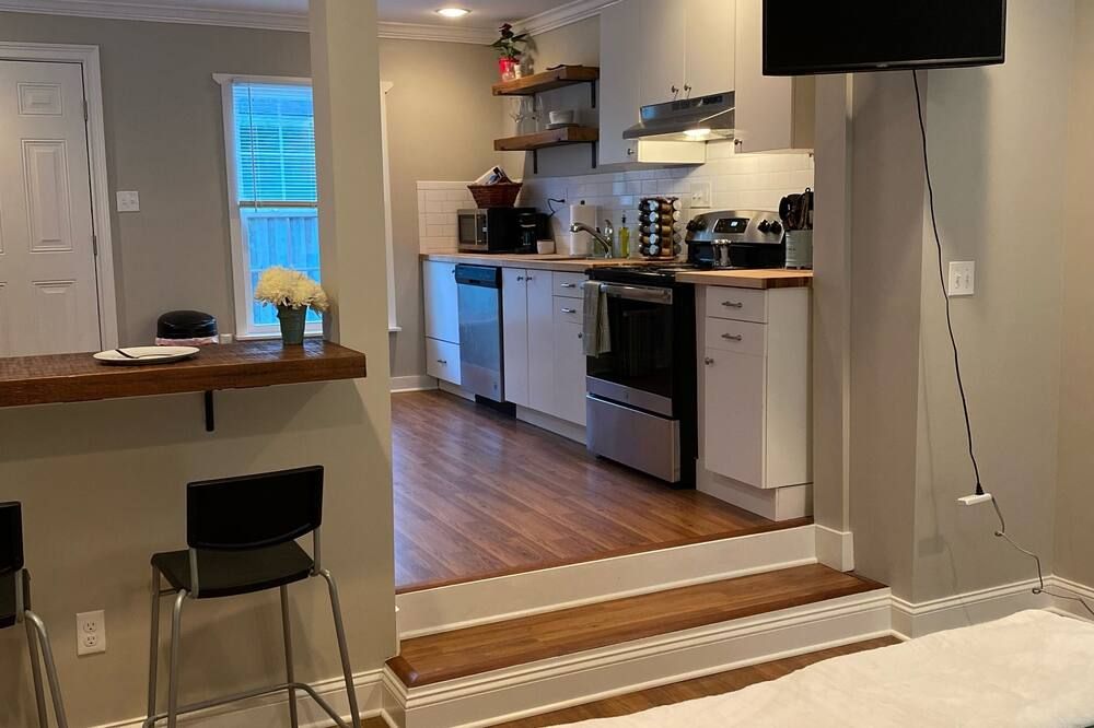 Newly renovated backhouse in the heart of Memphis' historic Evergreen District. - ממפיס - מטבח