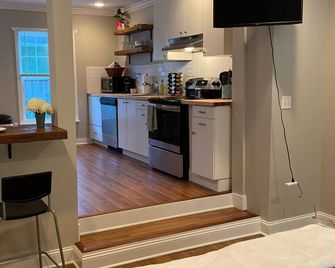 Newly renovated backhouse in the heart of Memphis' historic Evergreen District. - ممفيس (تنيسي) - مطبخ