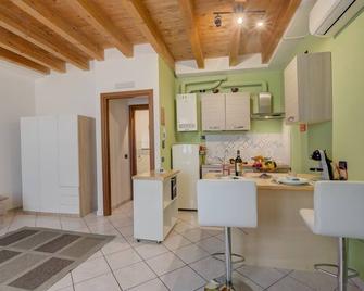Liu House - Happy Rentals - Gavardo - Cocina