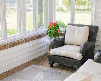 Annapolis Charm Waterfront Getaway Near Usna - Fish & Crab From Your Private Pier! - Annapolis - Oturma odası