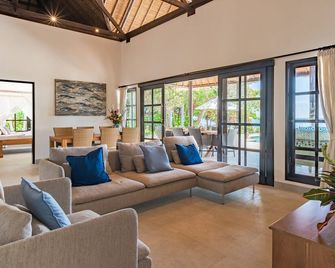 Villa Bersama: Live The Bali Dream In This Luxury Beach Front Villa With Staff! - Seririt - Salon