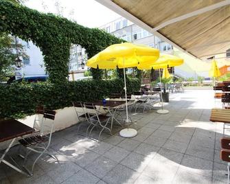 Hotel Pension Köberl - Munique - Pátio