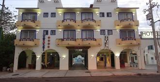 Hotel Xestal - La Crucecita - Budynek