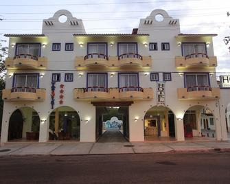 Hotel Xestal - La Crucecita - Rakennus