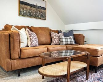 Cold Hollow House, 2BR, Next to Cider Mill - Waterbury - Wohnzimmer