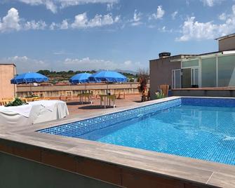 Hotel Fonda Neus - Sant Sadurní d'Anoia - Pool