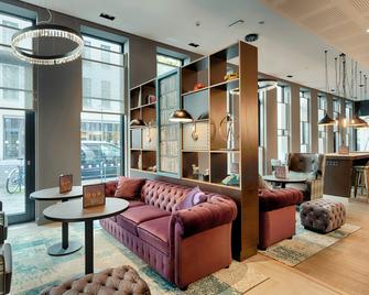 Premier Inn Berlin Alexanderplatz - Berlin - Lounge