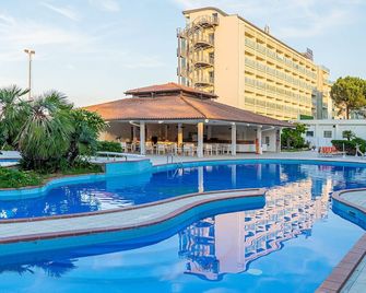 فندق أدريا - سرفيا - حوض السباحة