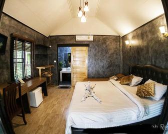 Phayam Coconut Beach Resort - Ko Payam - Schlafzimmer