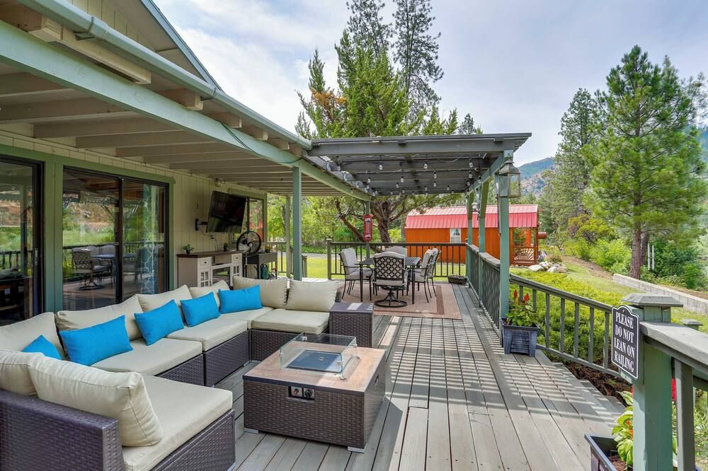 Scenic Riverfront Escape w/ Sauna in Junction City