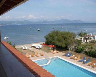 Likourgos Beach - Kavos - Zwembad