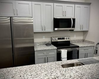 Brand New Townhome! - Denham Springs - Kitchen
