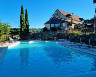 In the heart of Périgord Noir, lovely suite with heated pool - Borrèze - Piscina