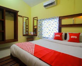OYO 1596 Taman Homestay Syariah - Dumai - Bedroom