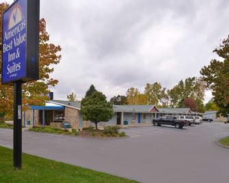 Americas Best Value Inn & Suites Jackson, MI - Jackson - Gebäude