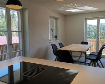 -mountain air- 3 bedrooms balcony 140sqm max 6 people non-smoker - Missen-Wilhams - Comedor