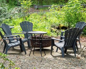 Bigfoot-Themed Bungalow w/Creek - Hoodsport - Patio