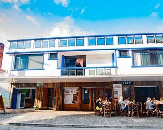 Hostal León Dormido - Puerto Baquerizo Moreno - Building