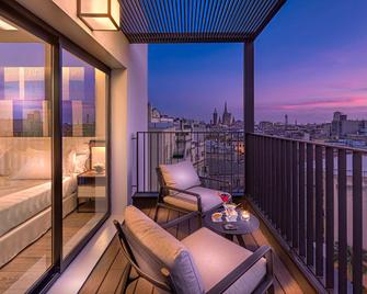 أتش 10 كيوبيك 4 سوب - برشلونة - شرفة