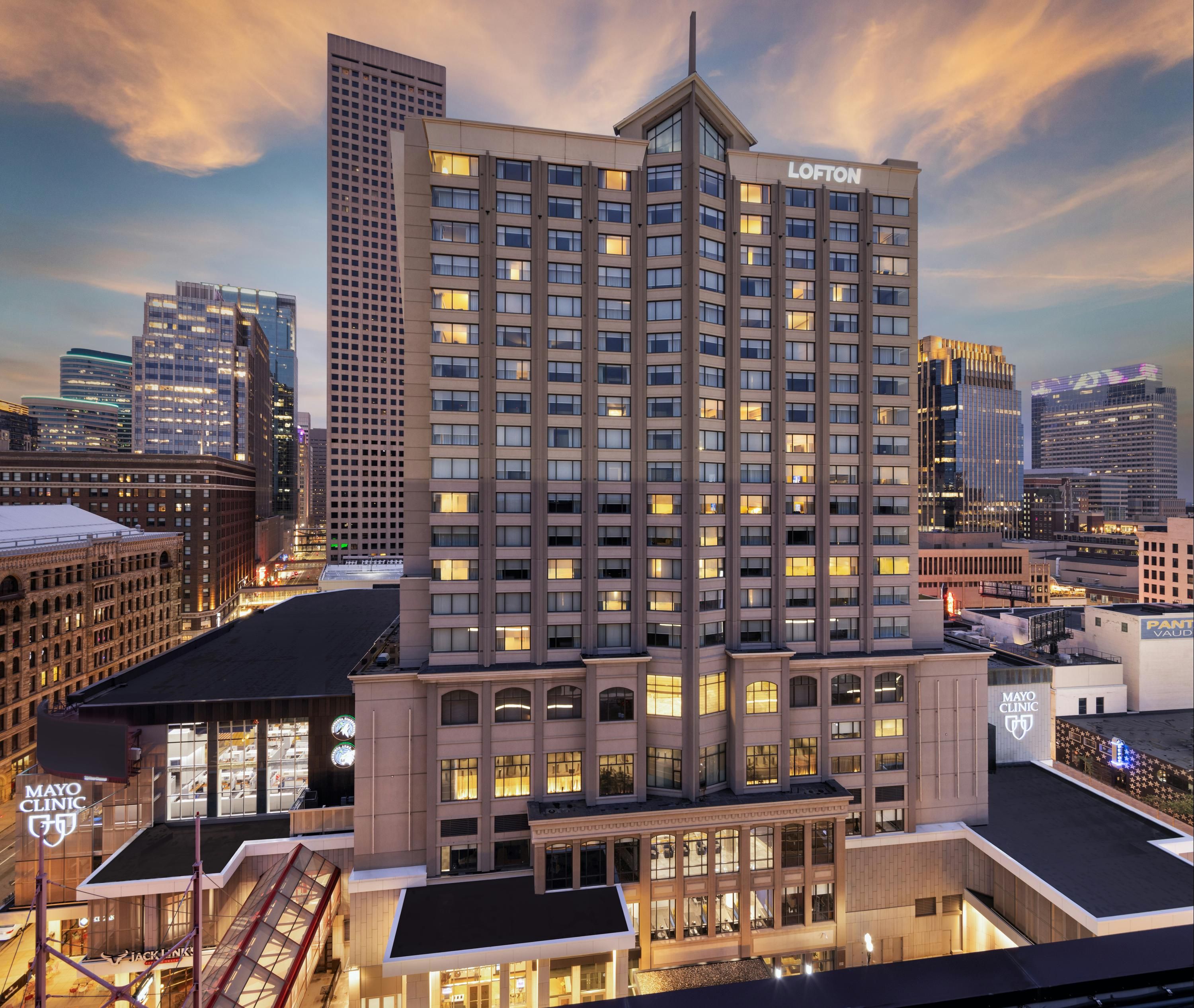 مينيابوليس، تابيستري كوليكشن باي هيلتون - مينيابوليس - مبنى