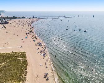On the beach of Lake Michigan + views of Big Red - Holland - Beach