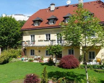 Family room with shower or Bathroom, toilet - free room, pension - Salzburgo - Edificio