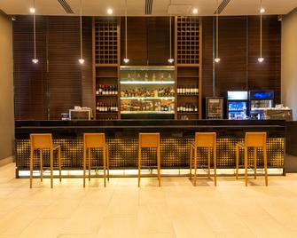 هيلتون جاردن إن إيكيكو - إيكويكو - بار
