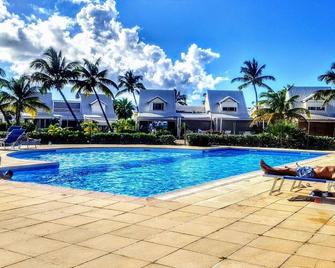 Charming studio on the beach - Simpson Bay - Pool