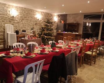 Superb Provencal farmhouse on the hillside - Bollène - Restaurant