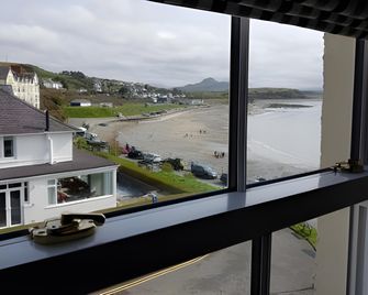 The Moelwyn Hotel & Restaurant - Criccieth - Balcony