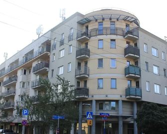 كولورووا جيست رومز - وارسو - مبنى