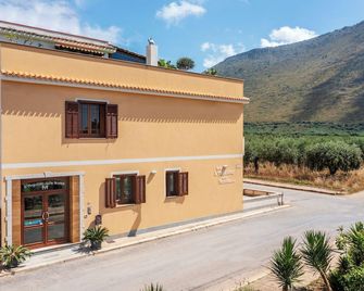 B&B L'Angolino Della Nonna - Castelluzzo - Gebouw