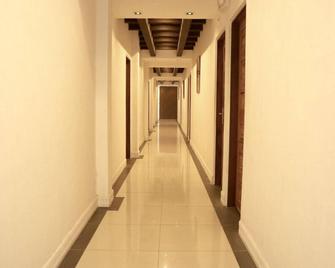 West Gate Hotel - Laoag - Pasillo