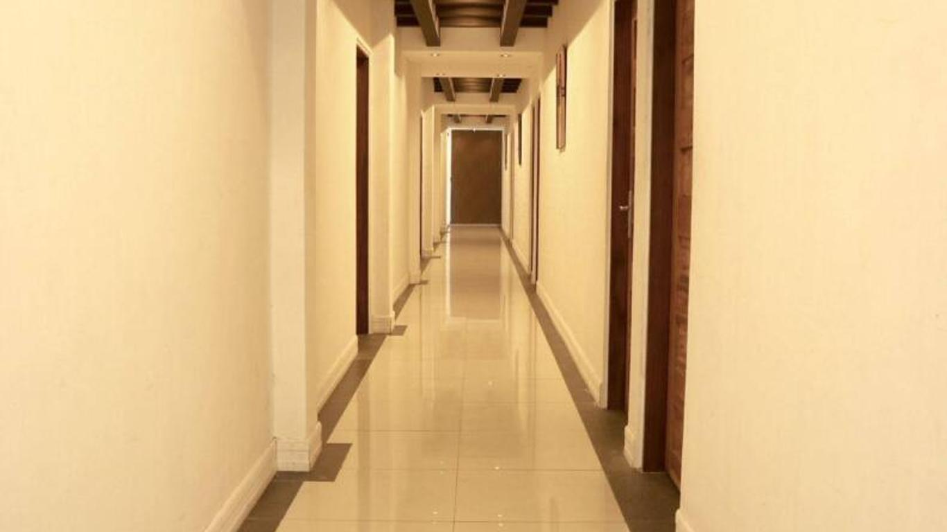 West Gate Hotel